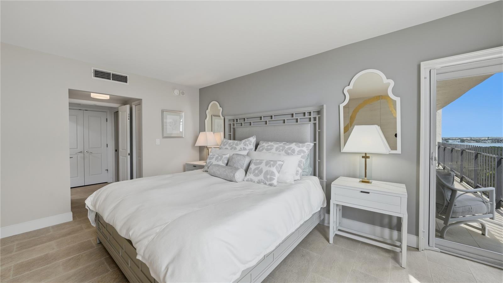 1212 BENJAMIN FRANKLIN DR #907