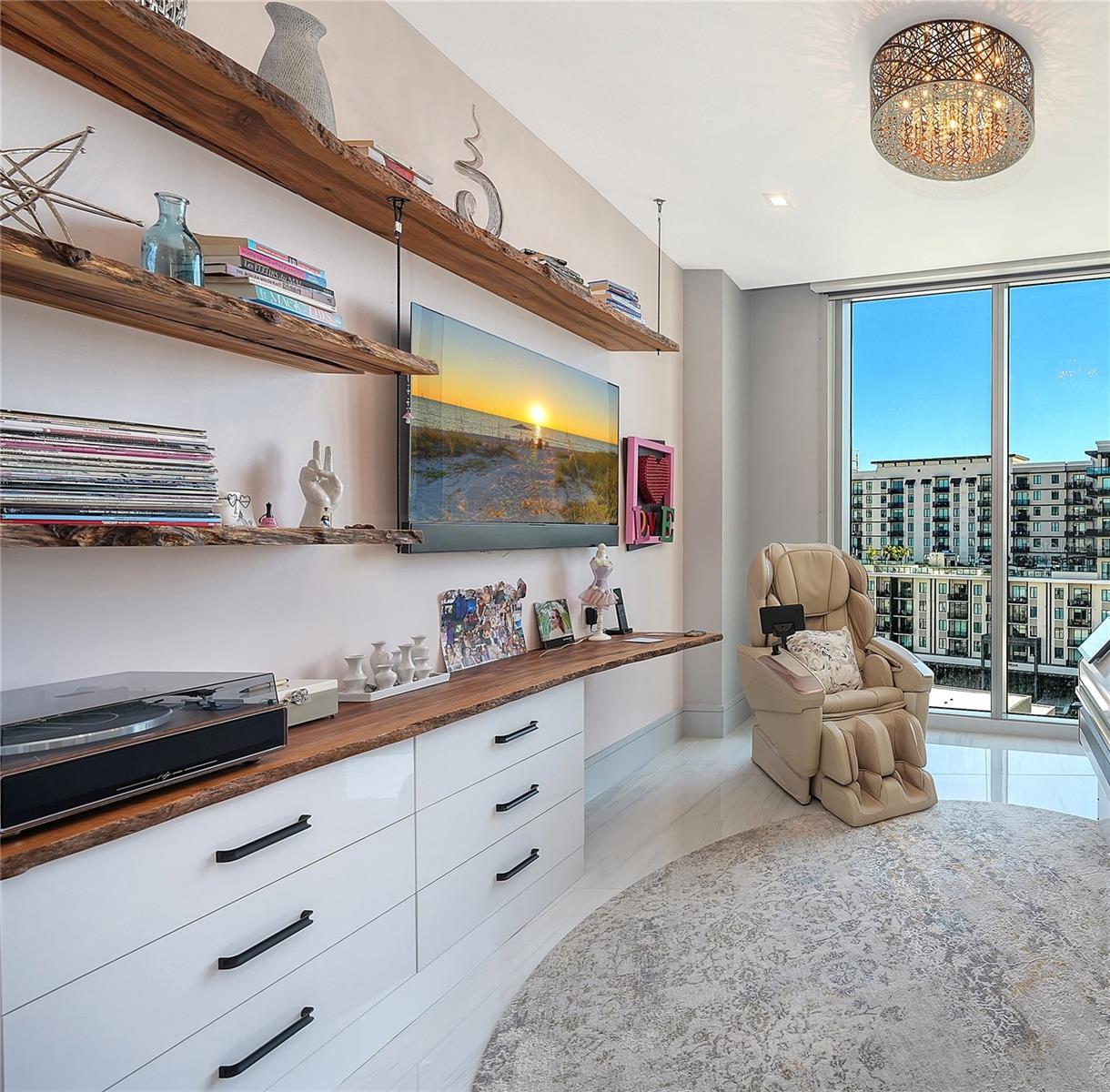 401 QUAY COMMONS #805