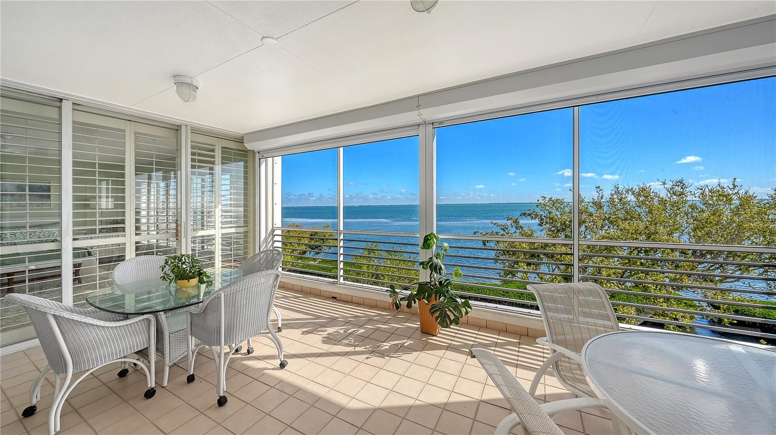 2410 HARBOURSIDE DR #142