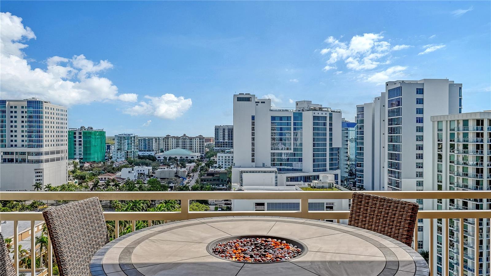 35 WATERGATE DR #1506