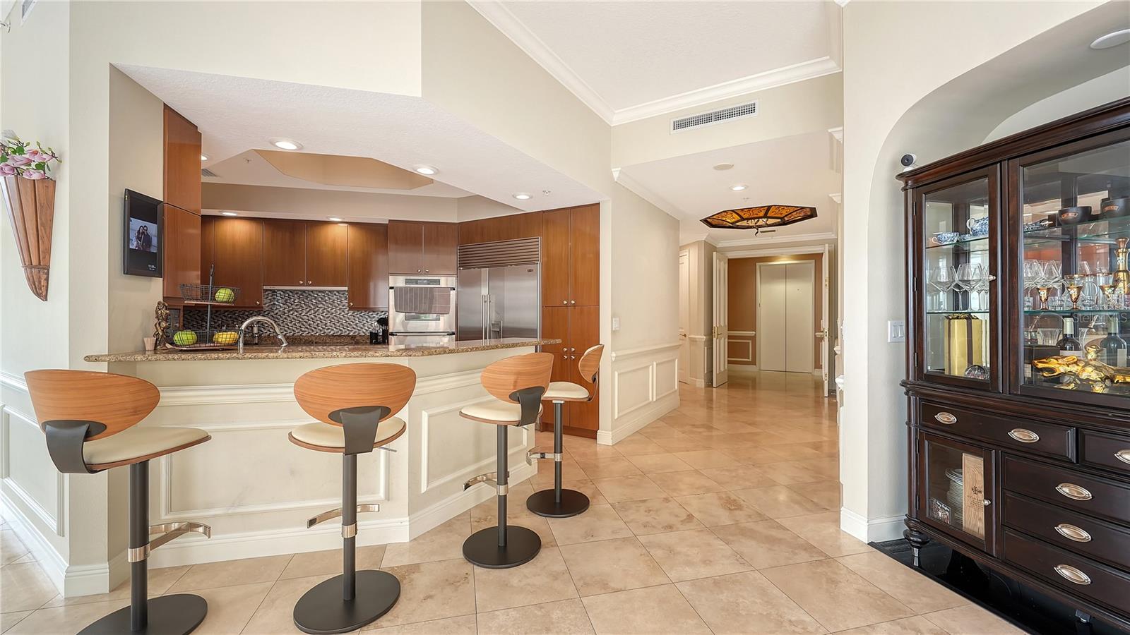 35 WATERGATE DR #1506