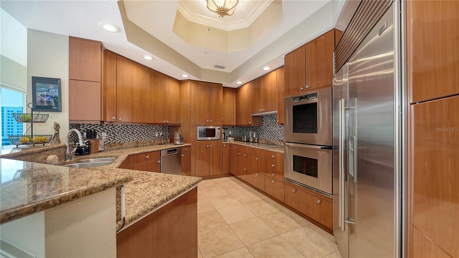 35 WATERGATE DR #1506