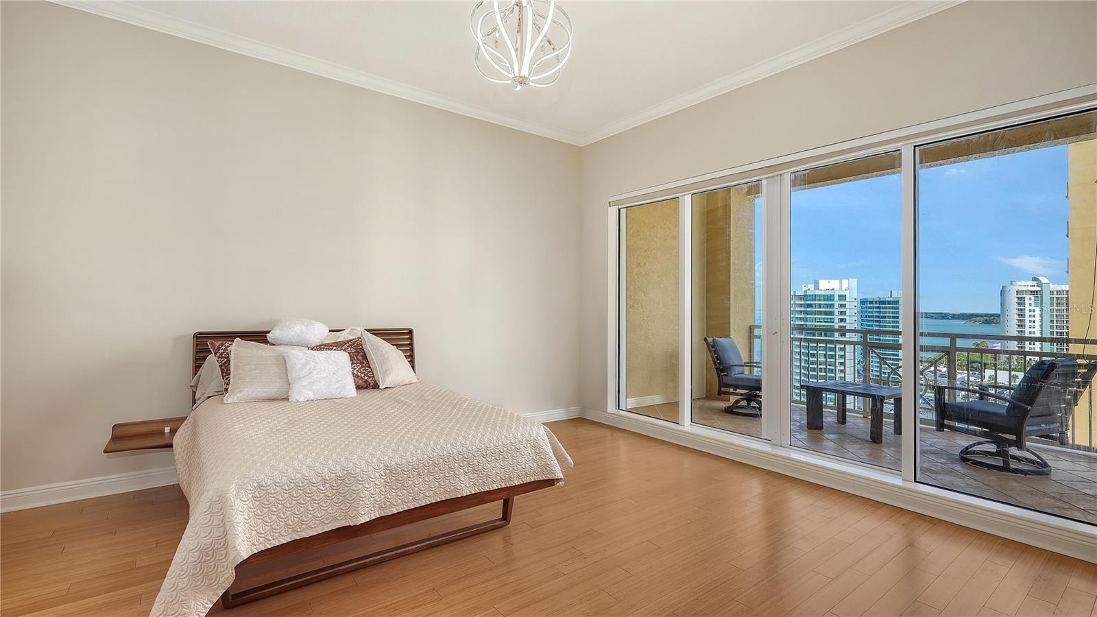 35 WATERGATE DR #1506