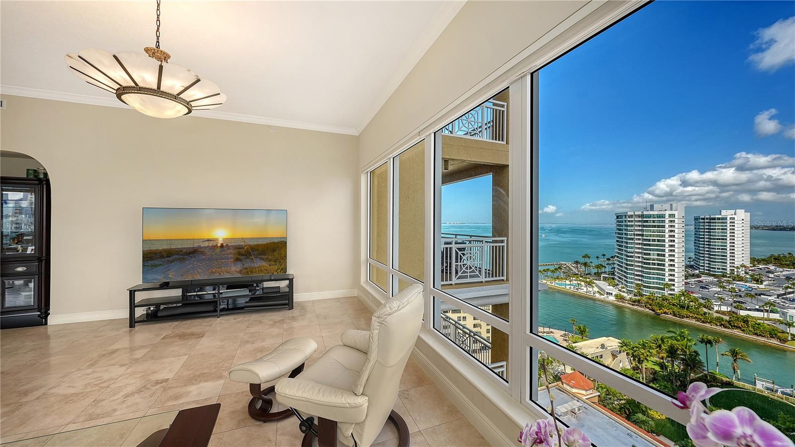 35 WATERGATE DR #1506