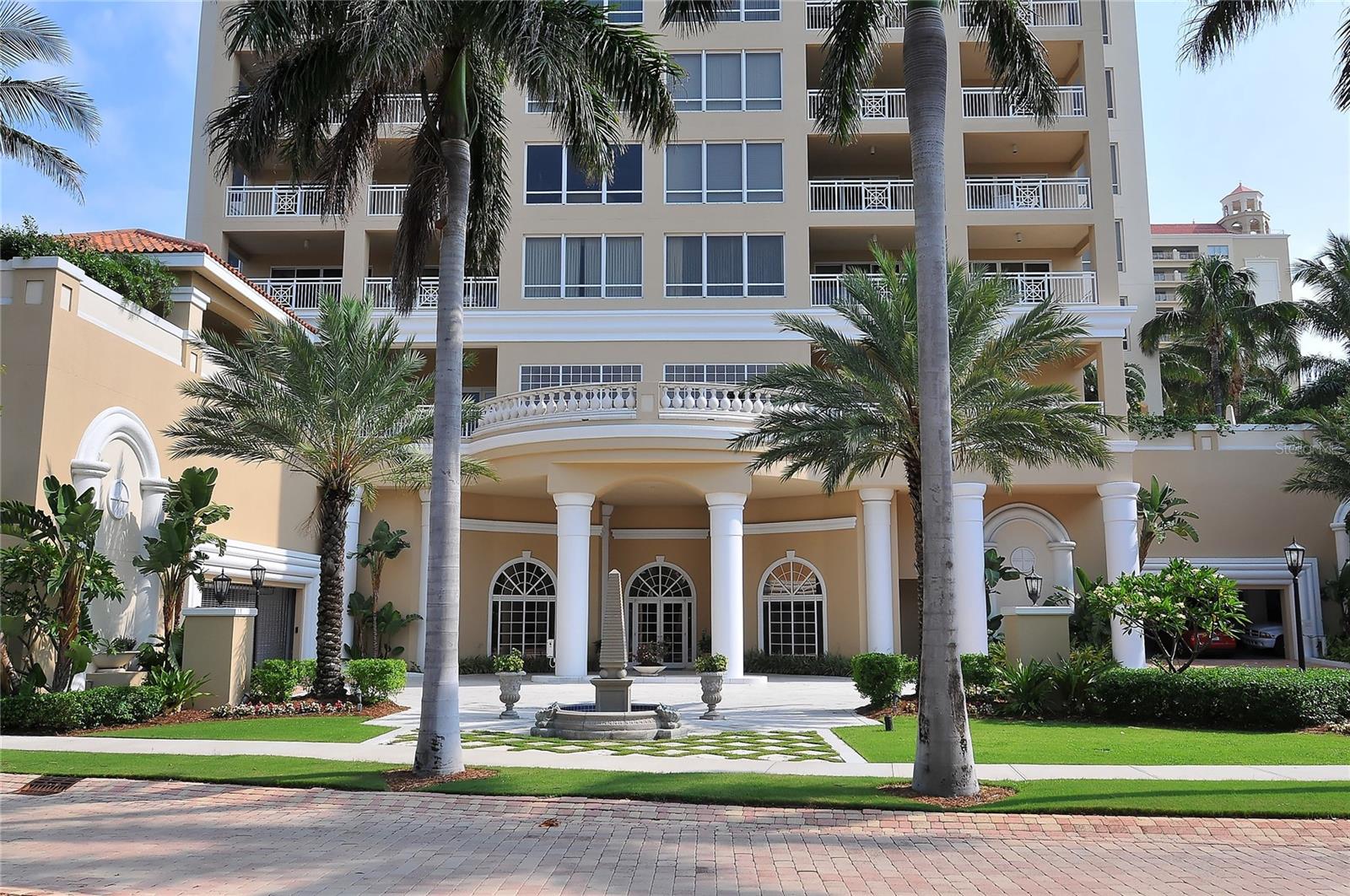 35 WATERGATE DR #1506