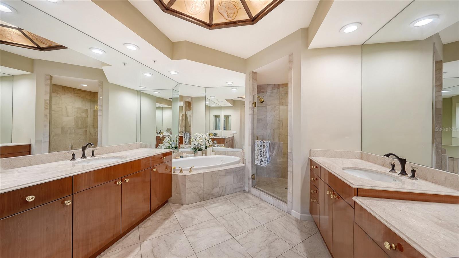 35 WATERGATE DR #1506