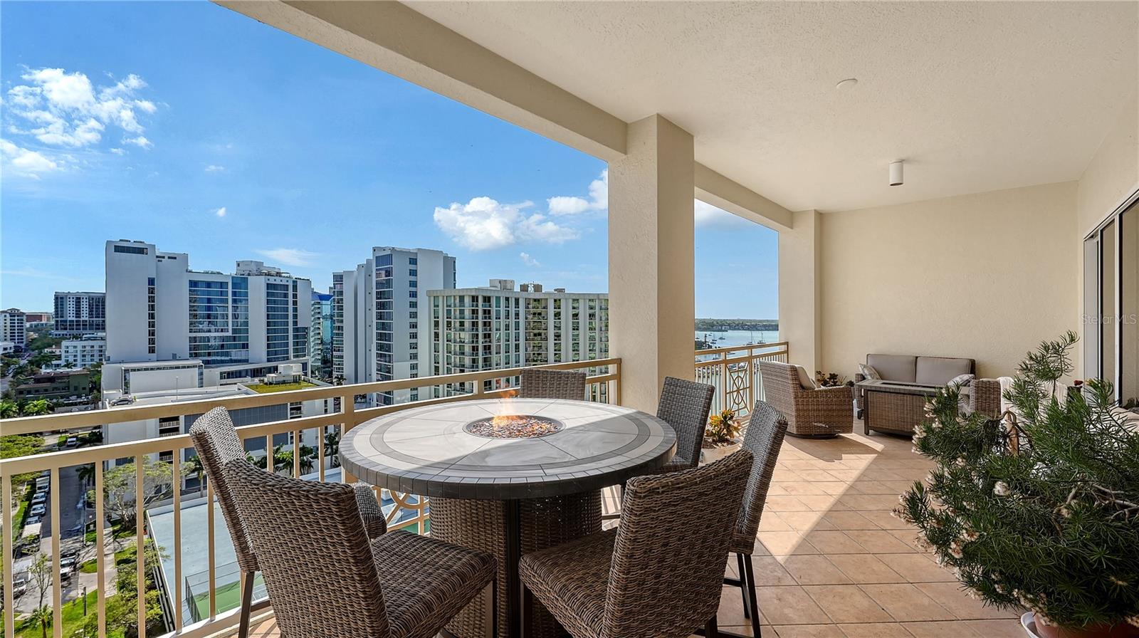 35 WATERGATE DR #1506