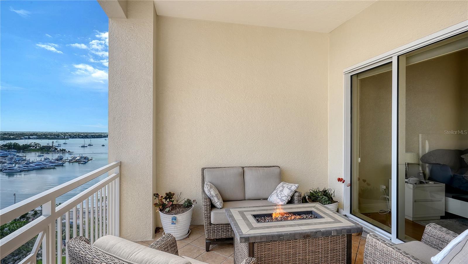 35 WATERGATE DR #1506