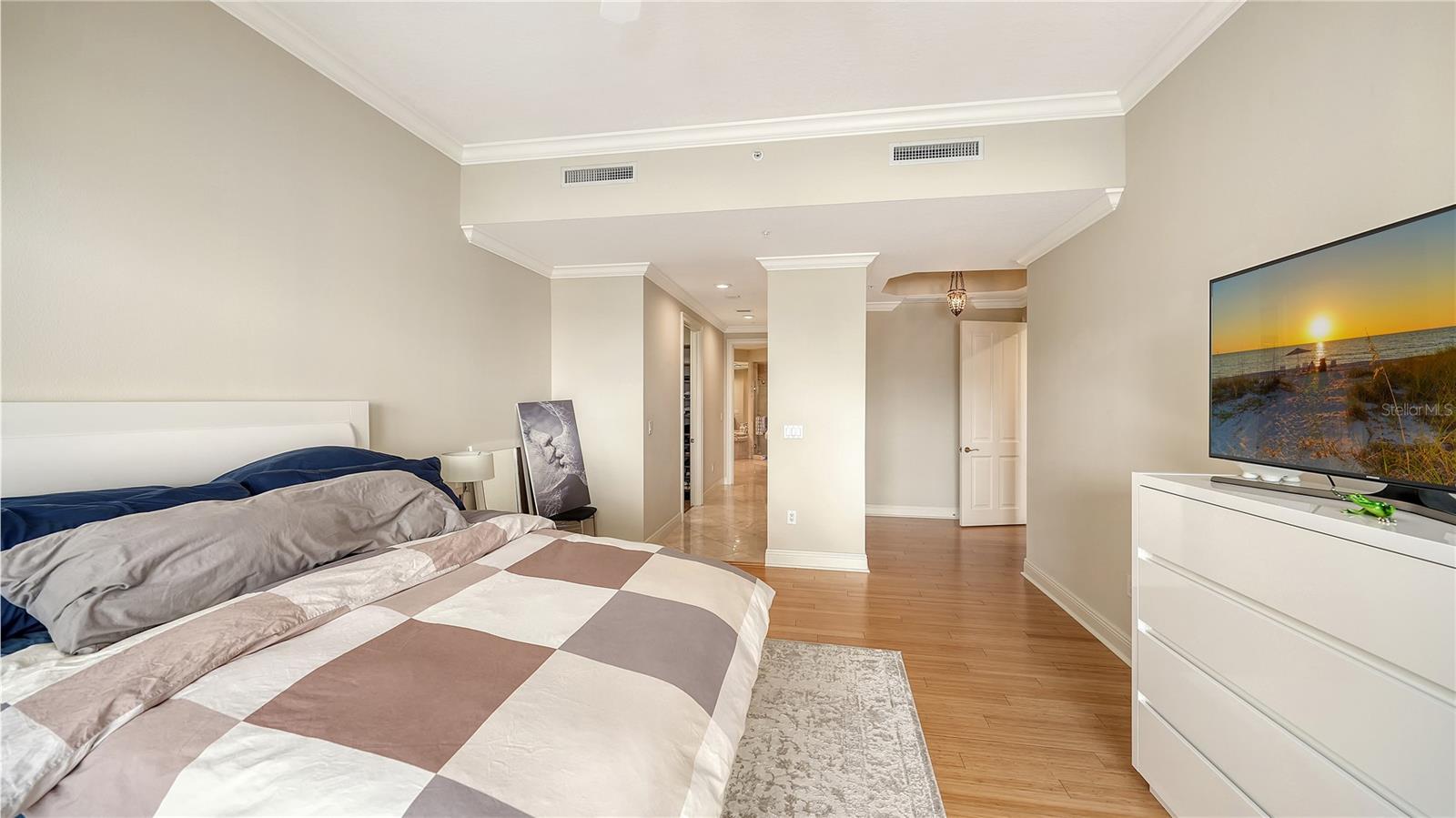 35 WATERGATE DR #1506