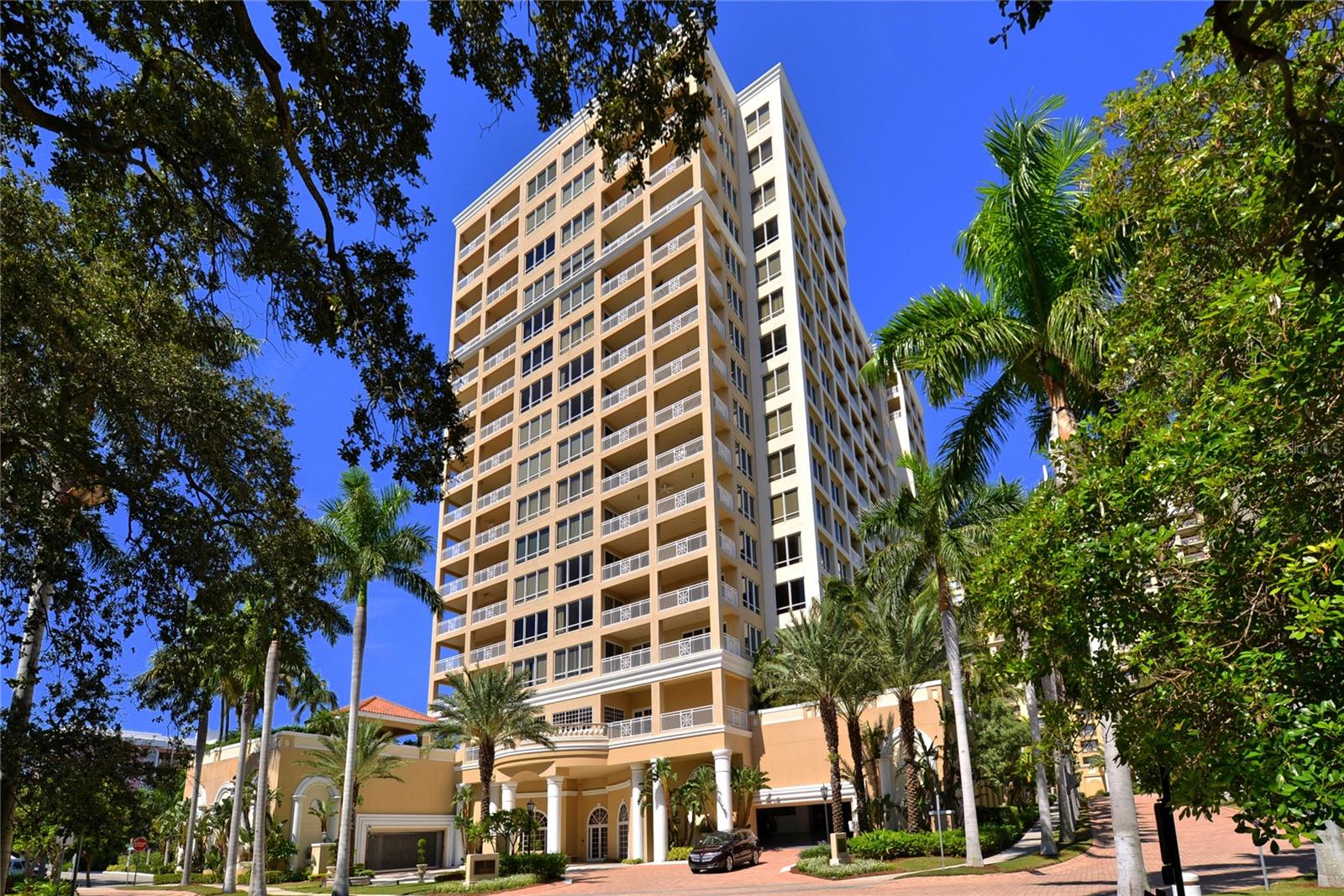 35 WATERGATE DR #1506