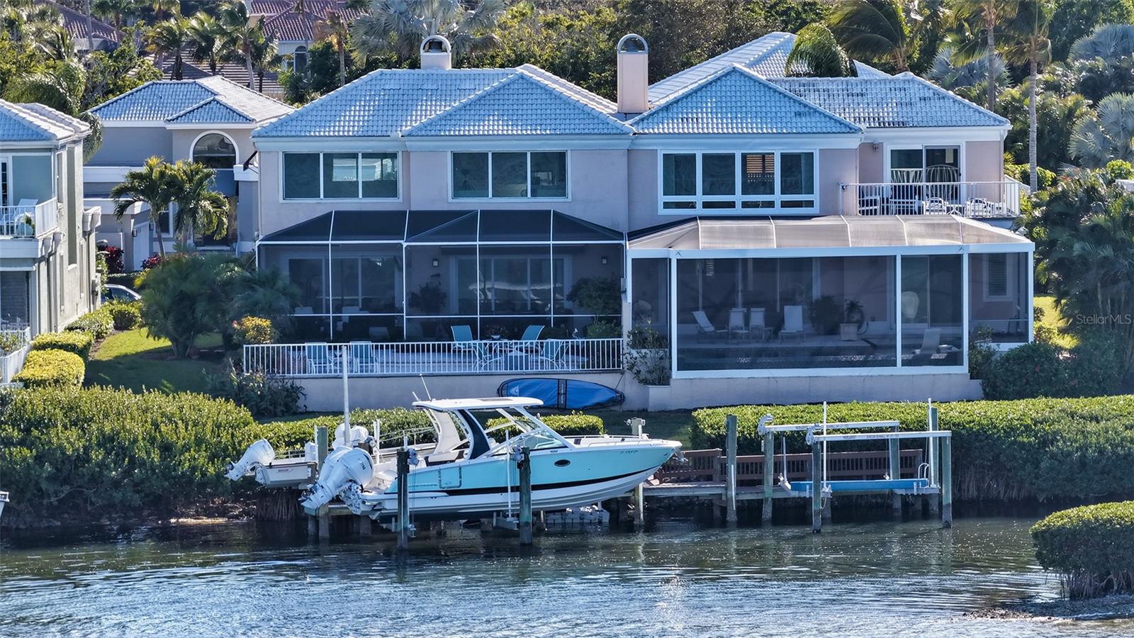 3530 MISTLETOE LN