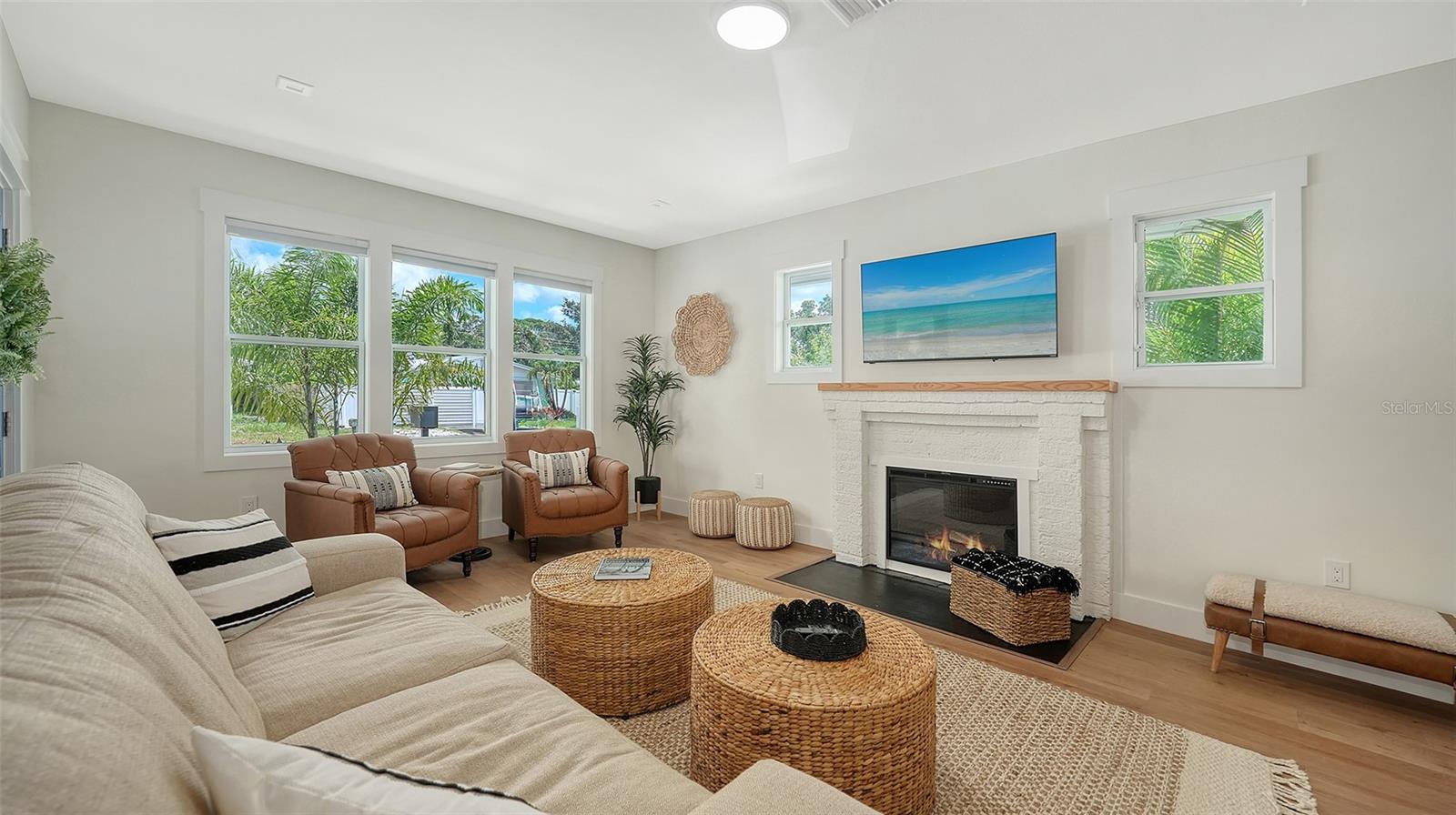 2546 LOMA LINDA ST