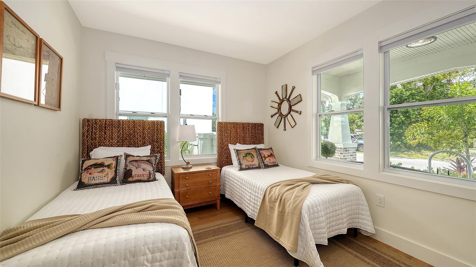 2546 LOMA LINDA ST