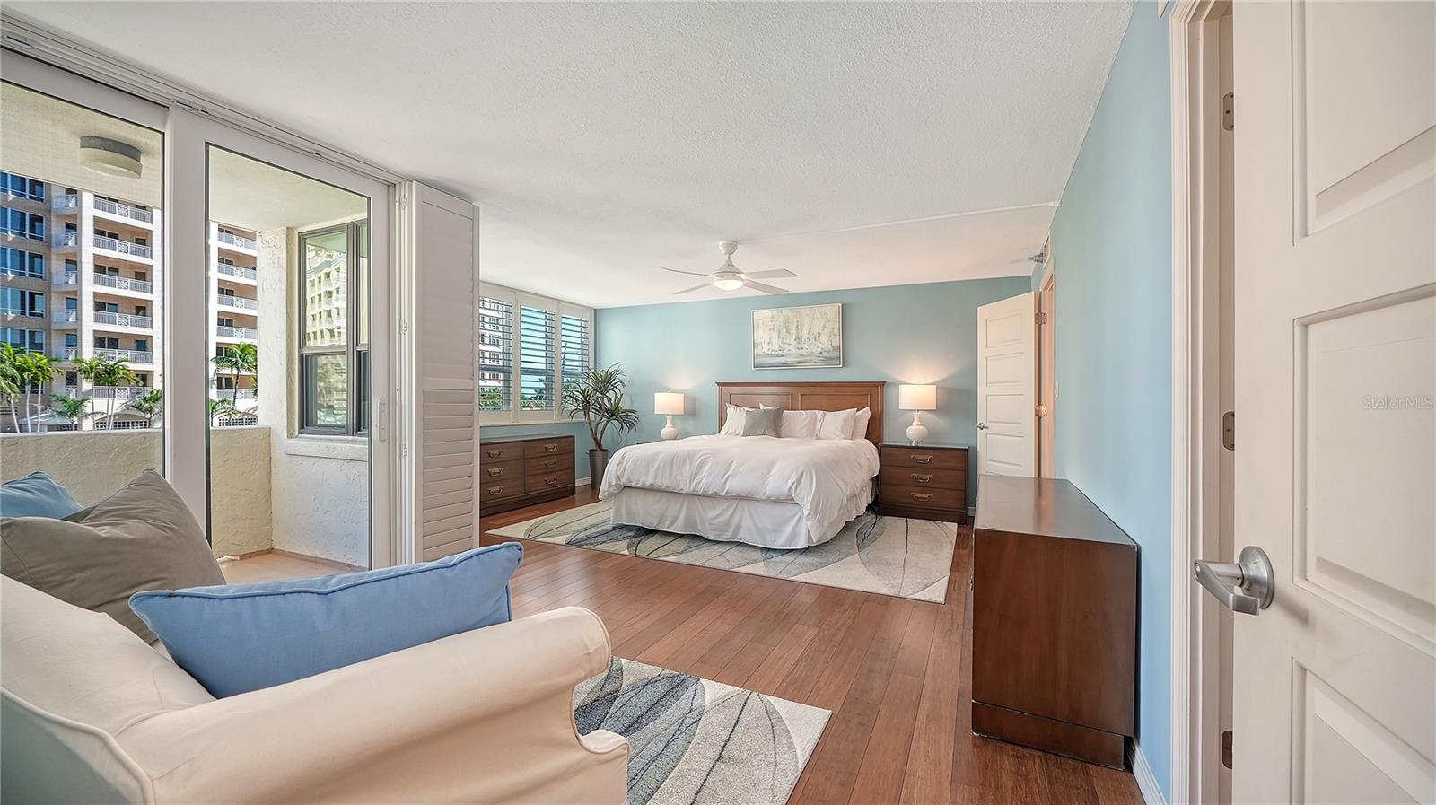99 SUNSET DR #401