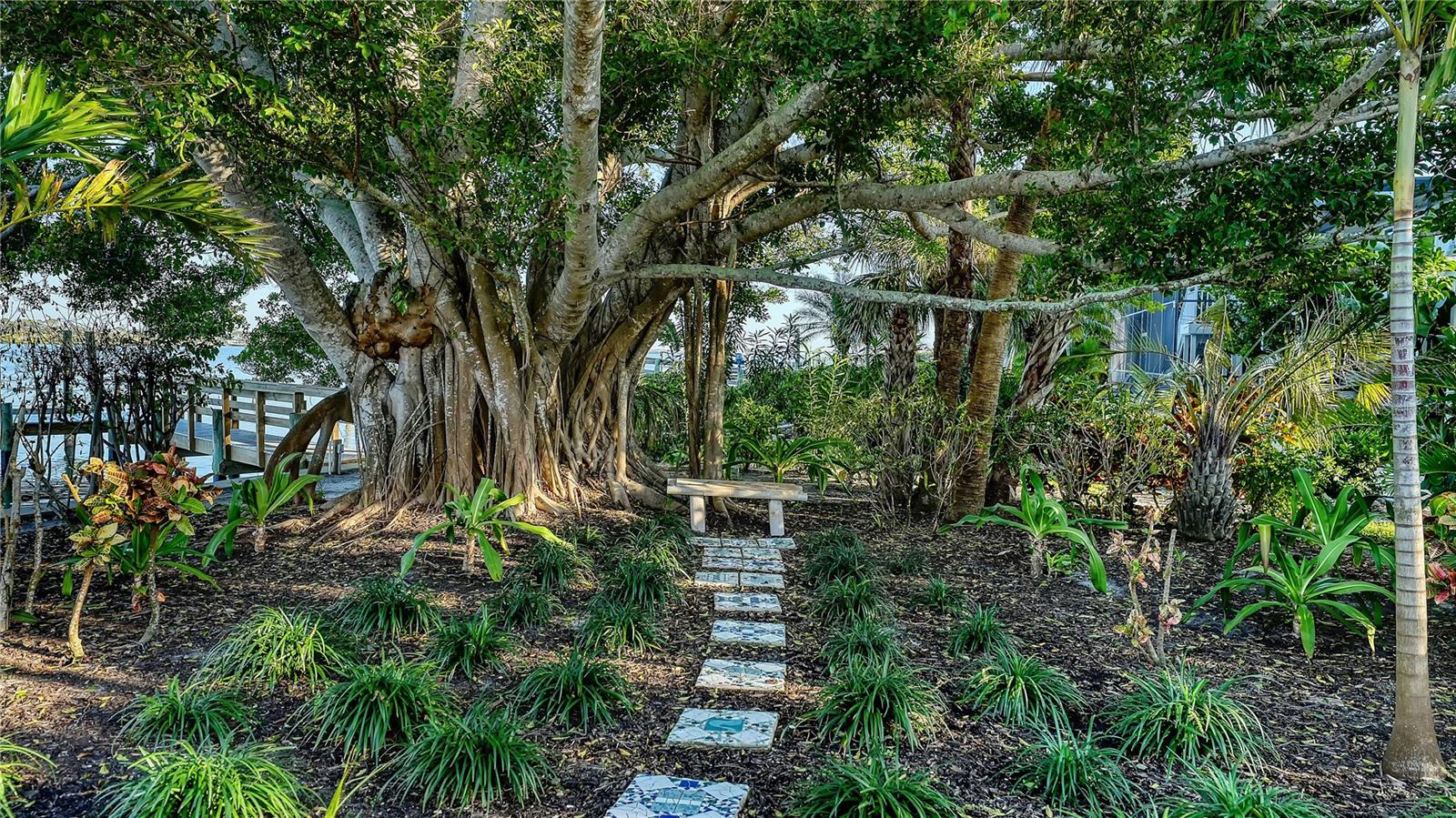 8017 MANASOTA KEY RD