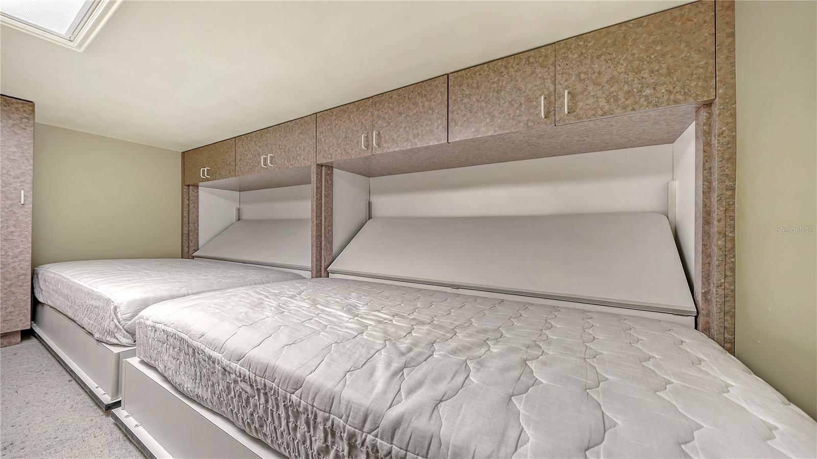 415 L AMBIANCE DR #PH-F