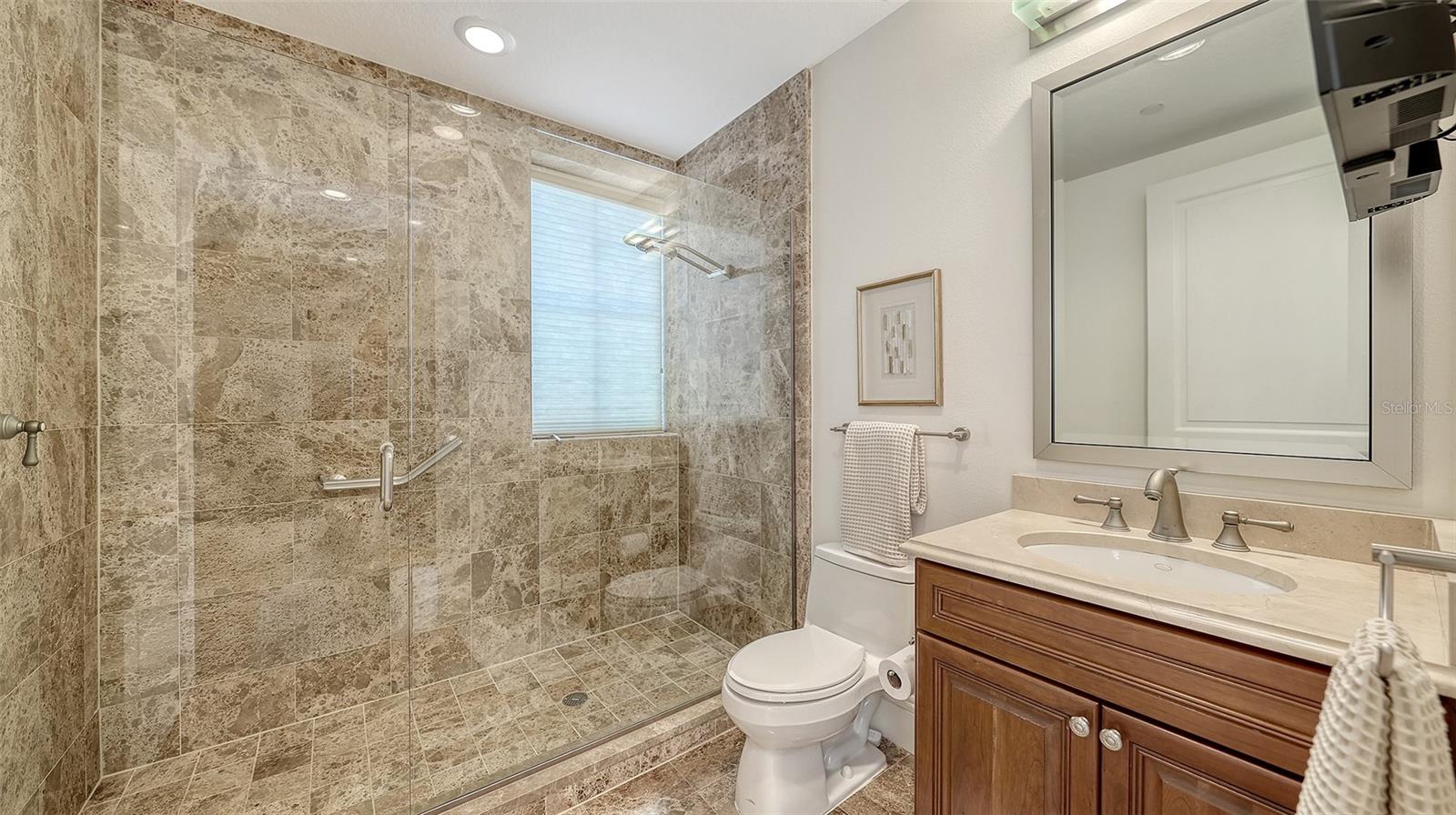 464 GOLDEN GATE PT #304