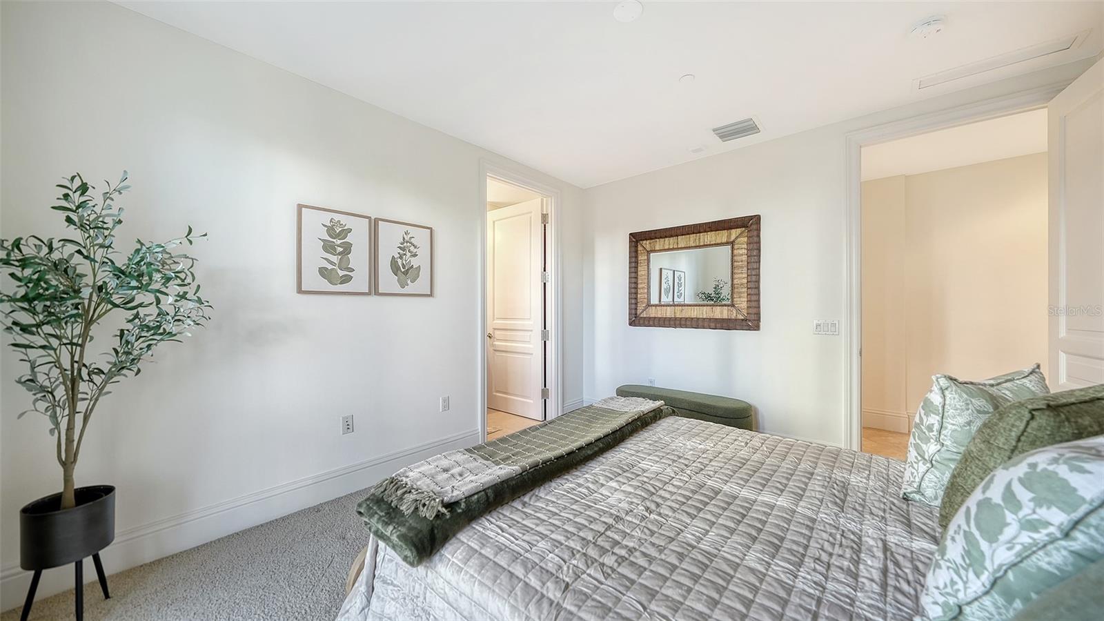 464 GOLDEN GATE PT #304