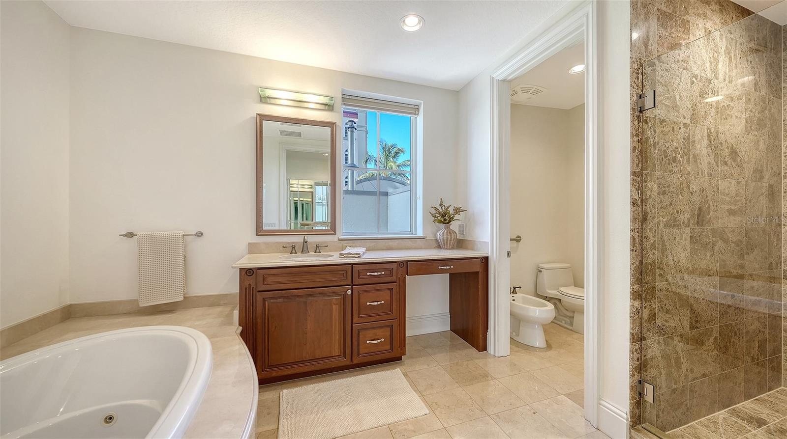 464 GOLDEN GATE PT #304