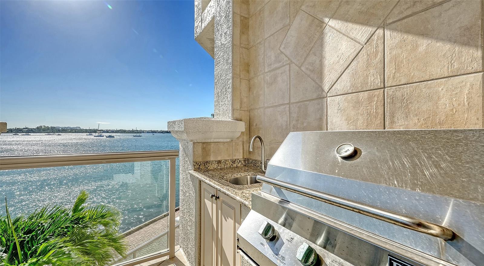 464 GOLDEN GATE PT #304