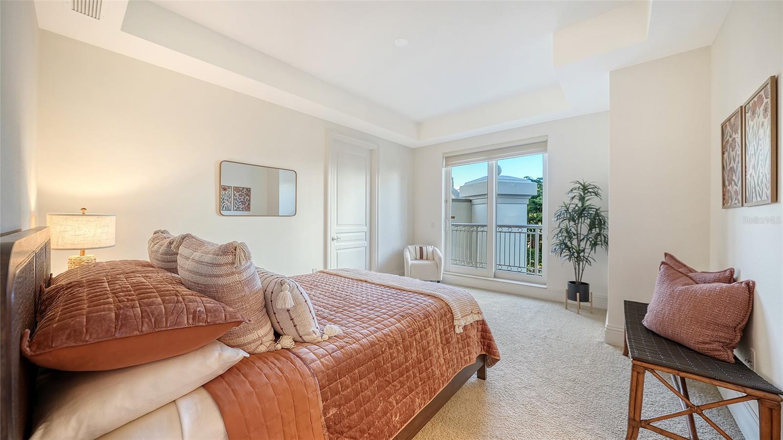 464 GOLDEN GATE PT #304