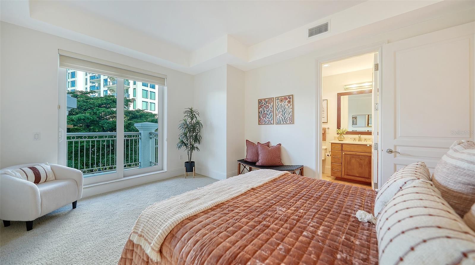 464 GOLDEN GATE PT #304