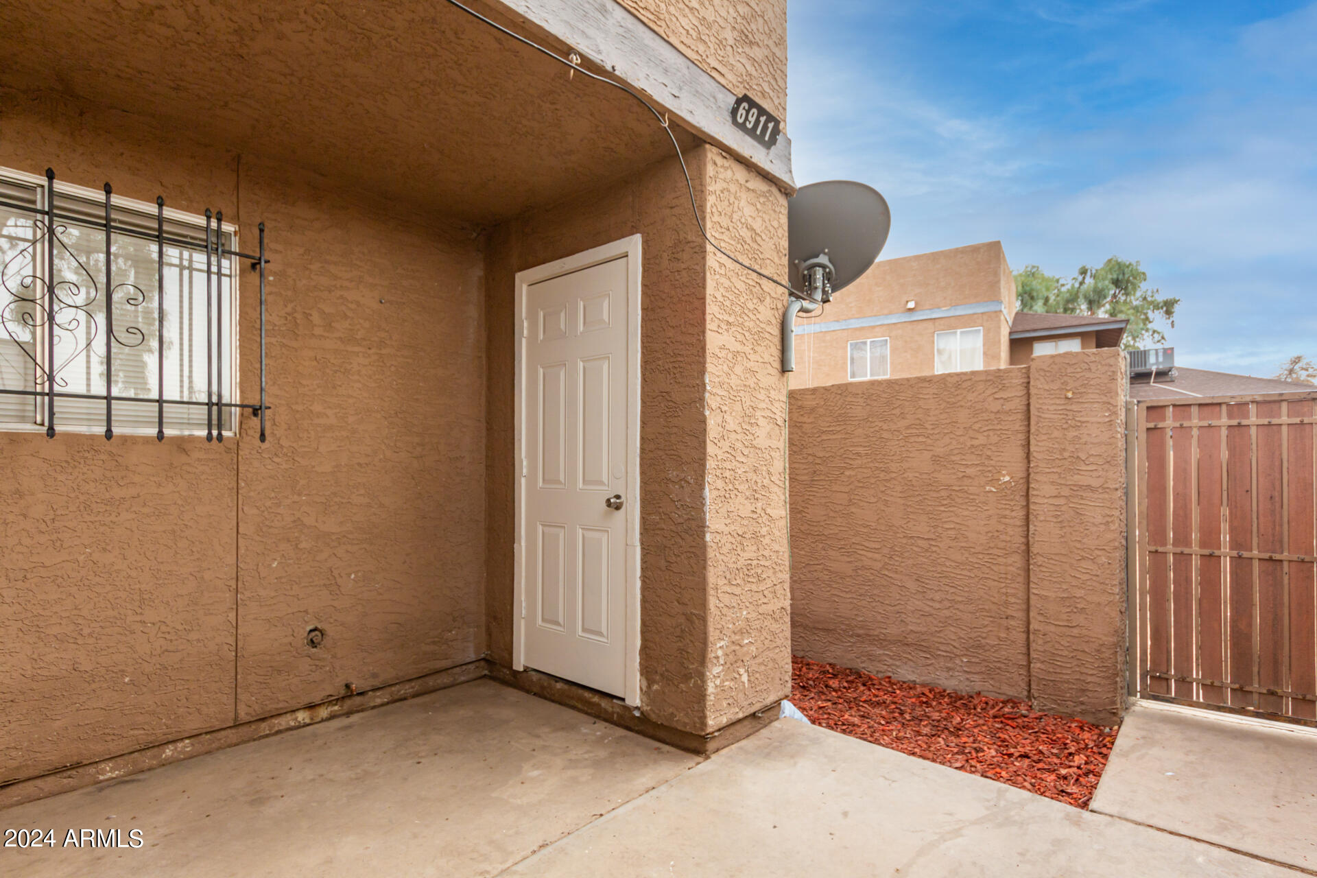6911 W DEVONSHIRE Avenue 1270