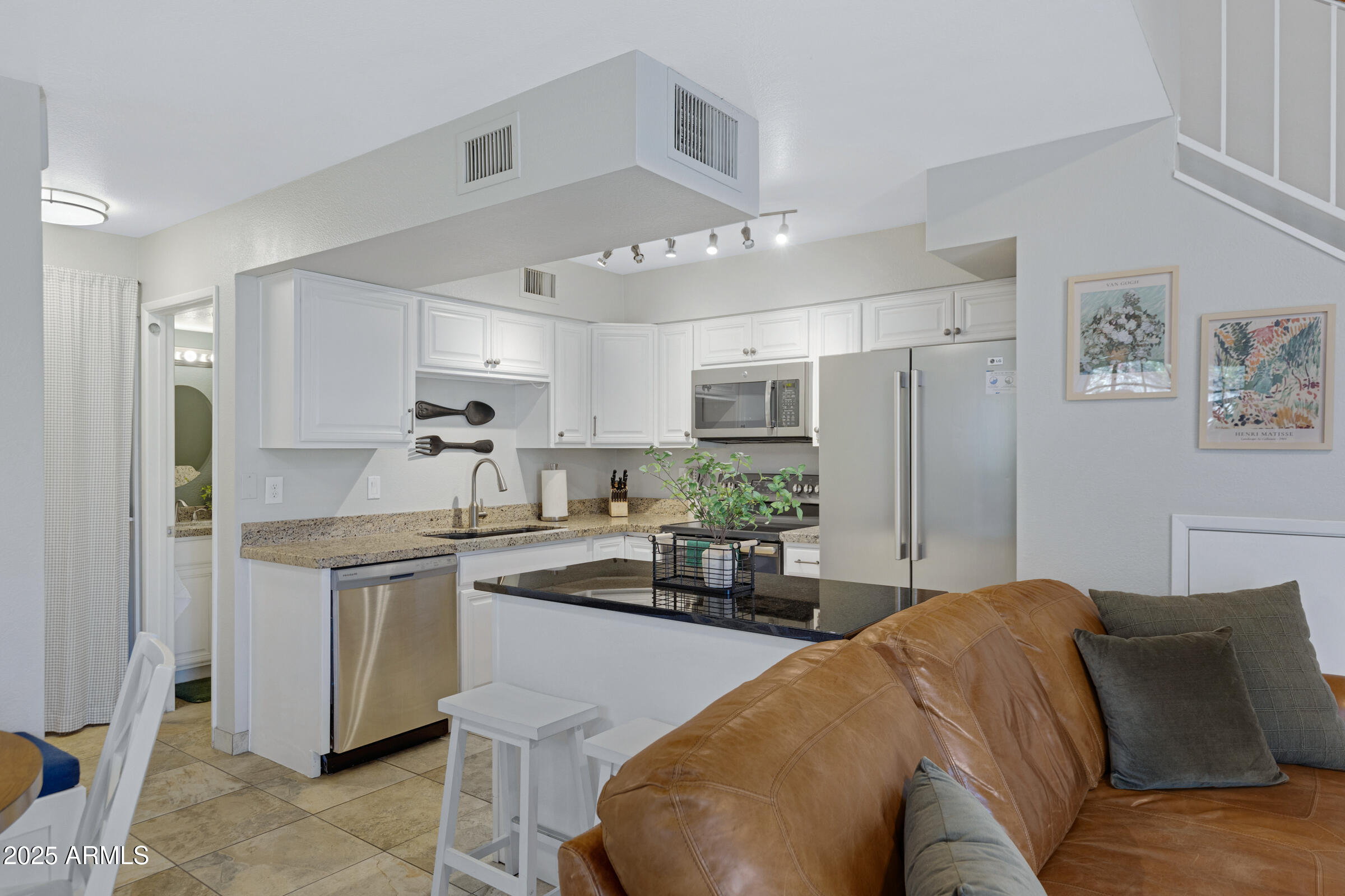 602 N MAY Street 72