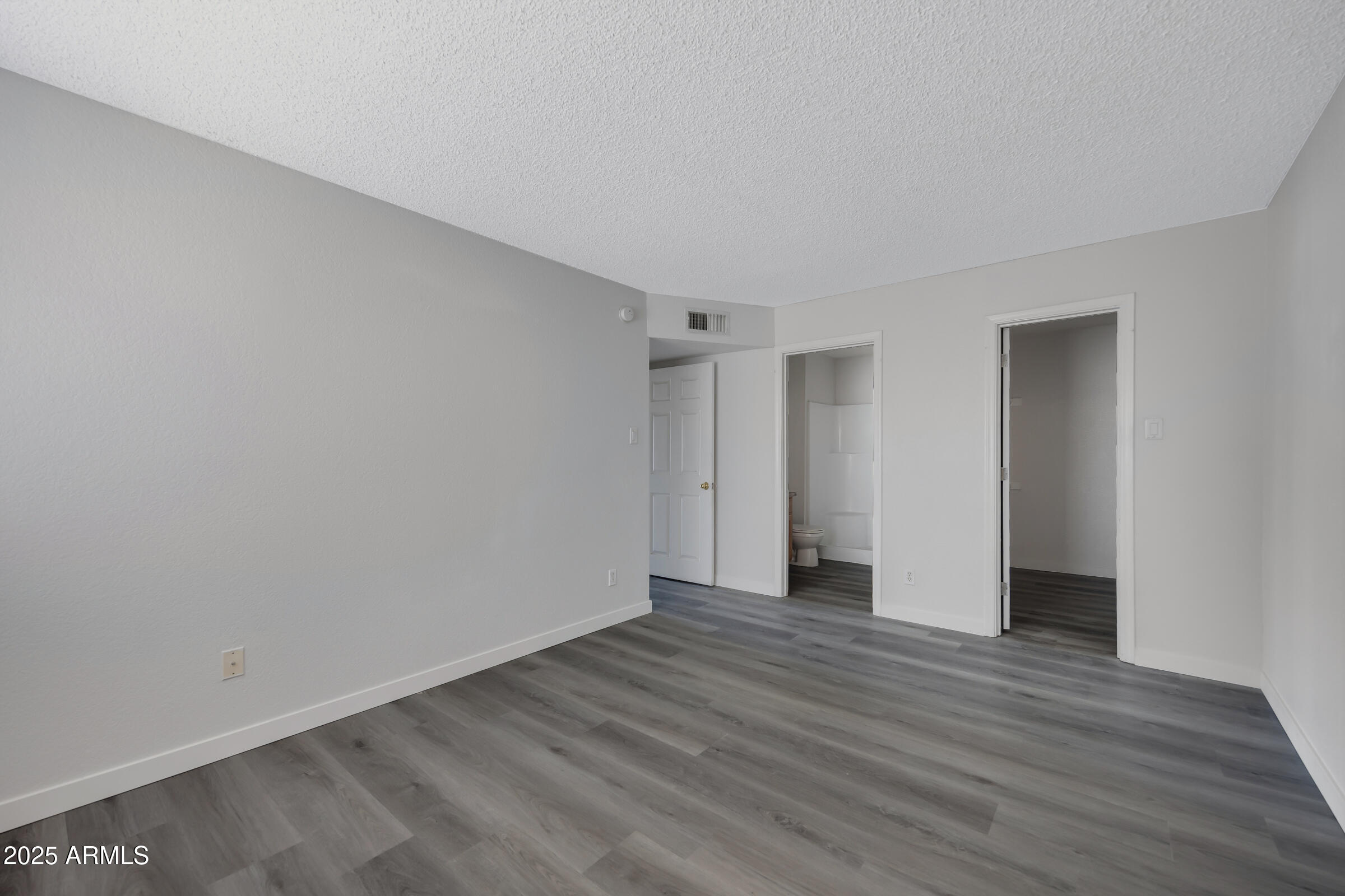 3810 N MARYVALE Parkway 2067