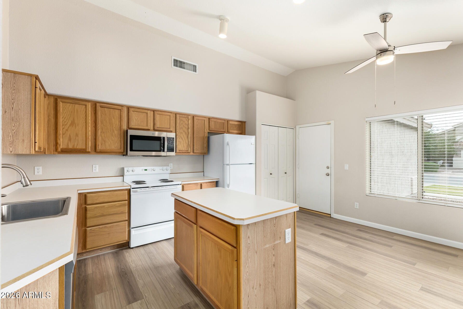 3136 E DESERT Lane