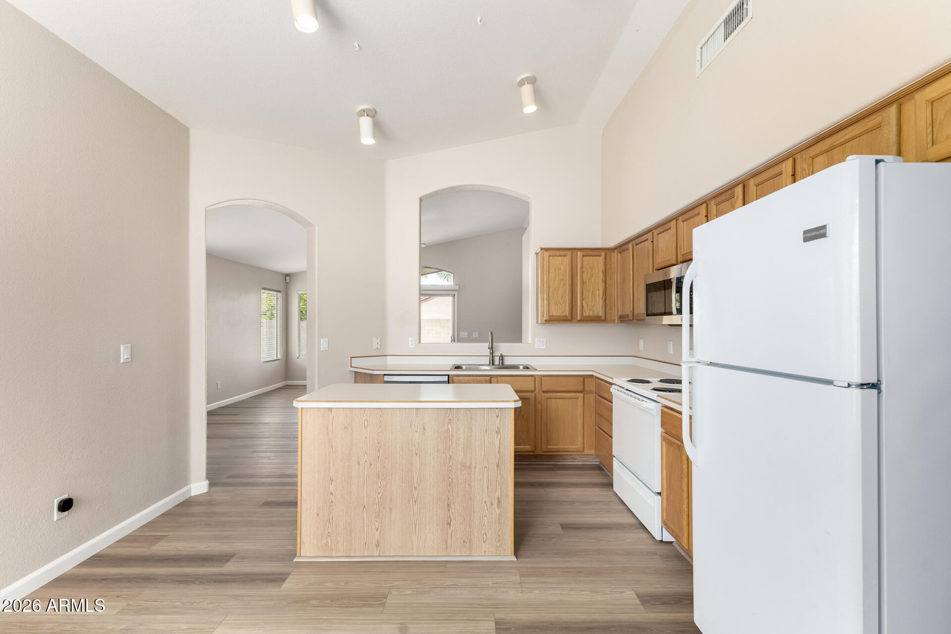 3136 E DESERT Lane