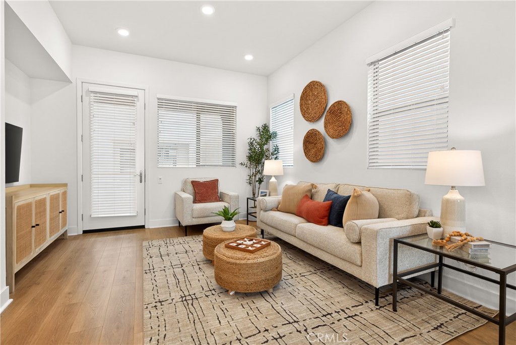 1682 W Lexington Lane