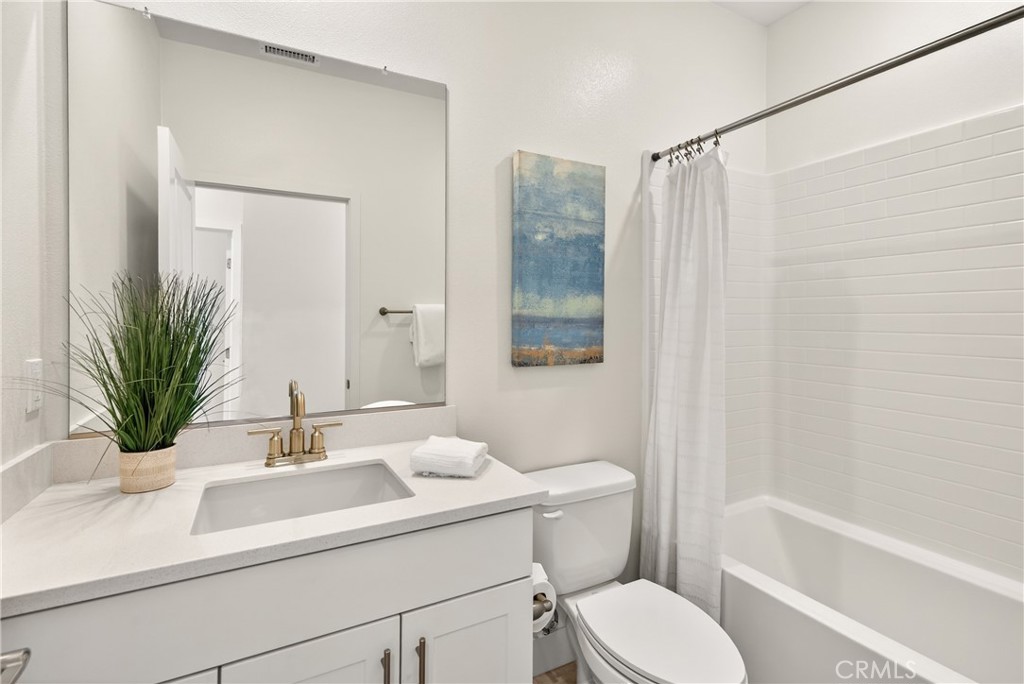 1682 W Lexington Lane