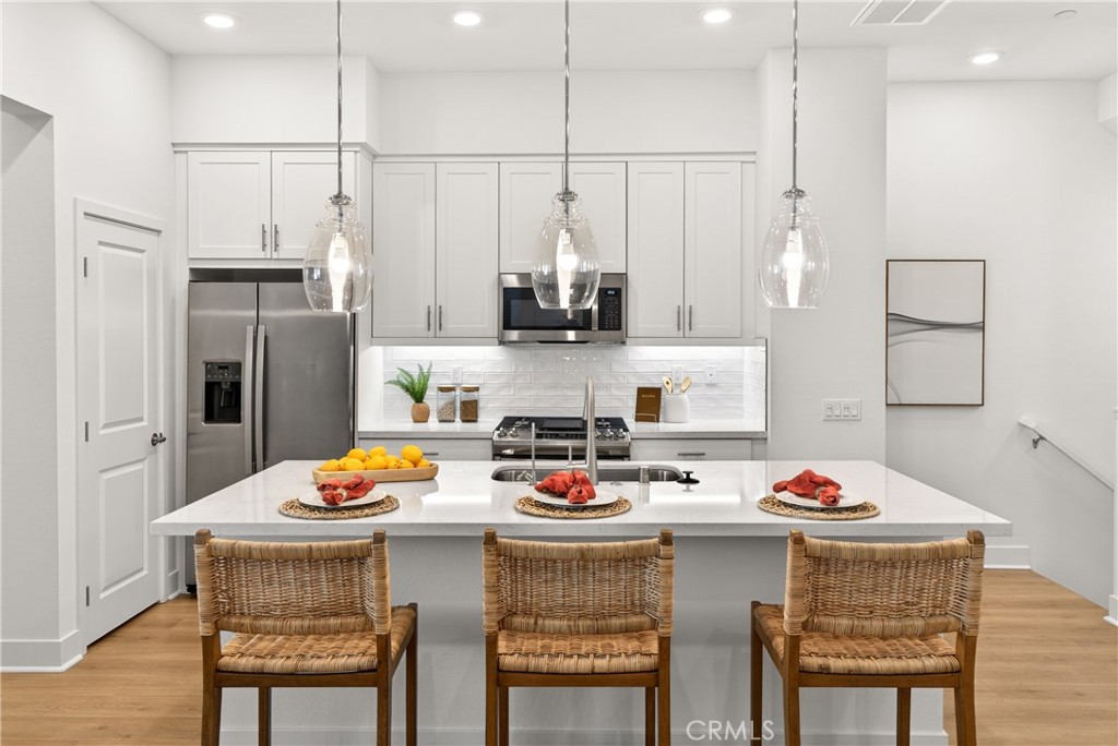 1682 W Lexington Lane