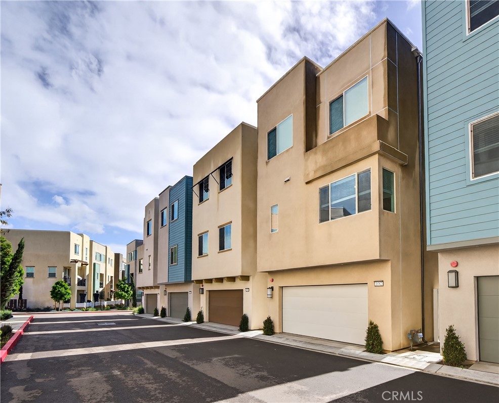 1682 W Lexington Lane