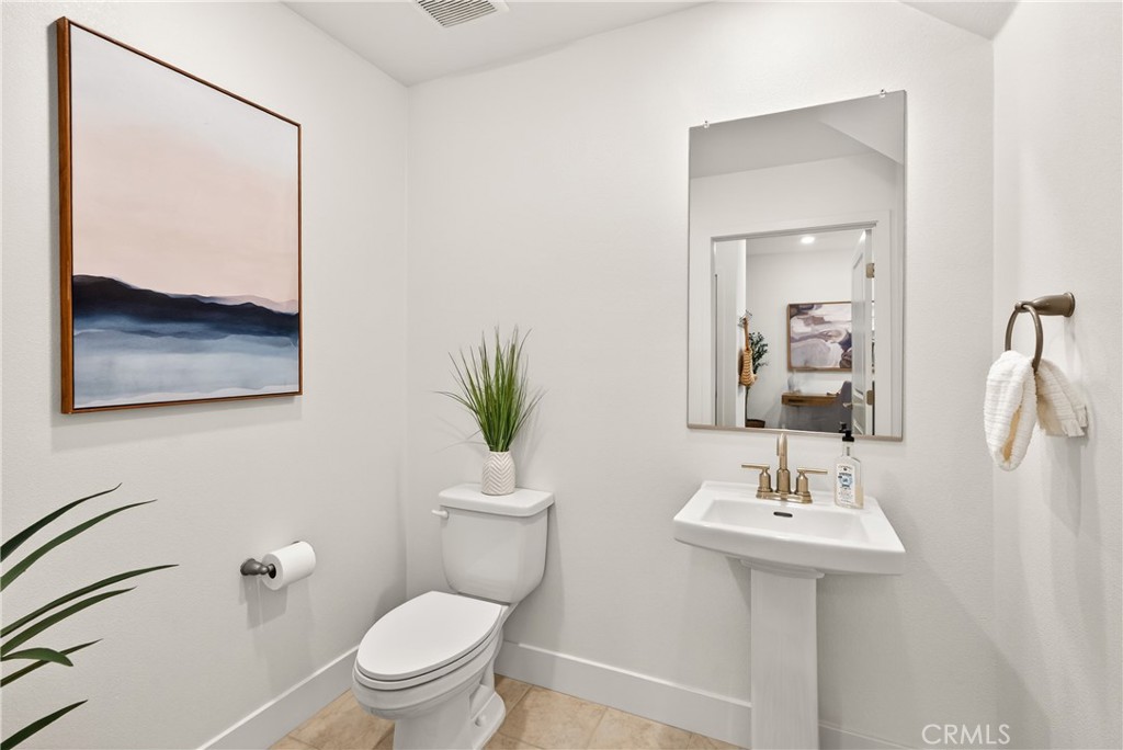 1682 W Lexington Lane