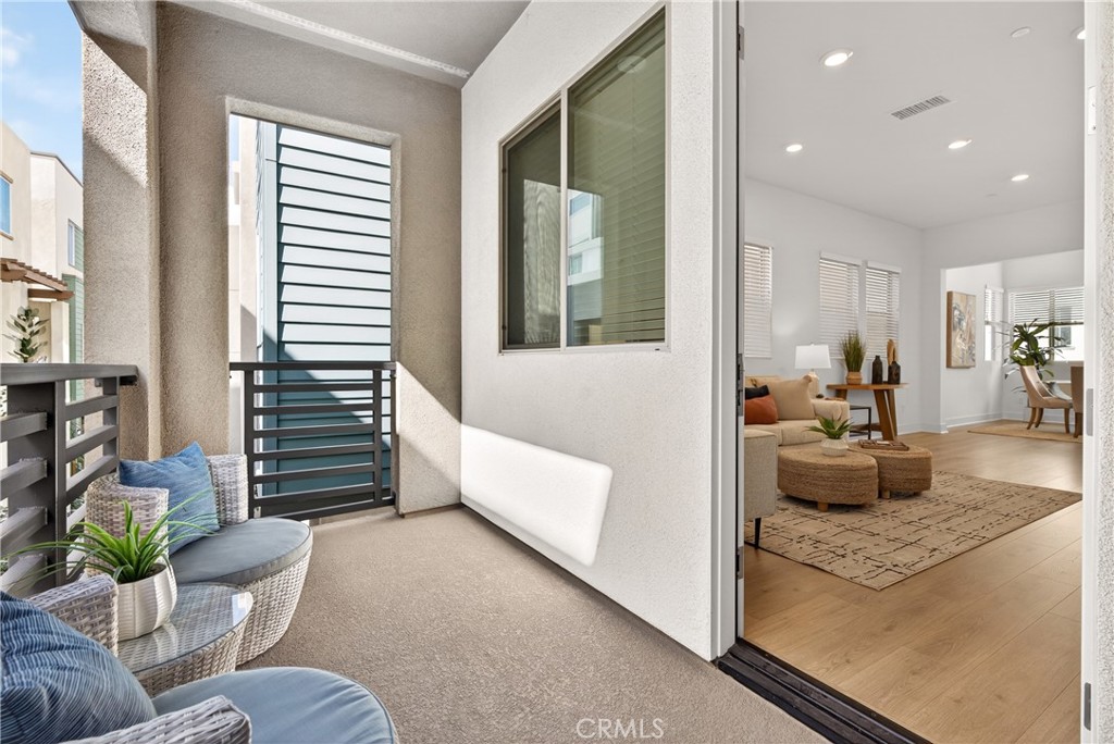 1682 W Lexington Lane