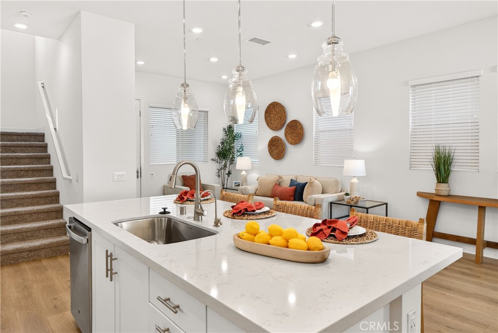 1682 W Lexington Lane