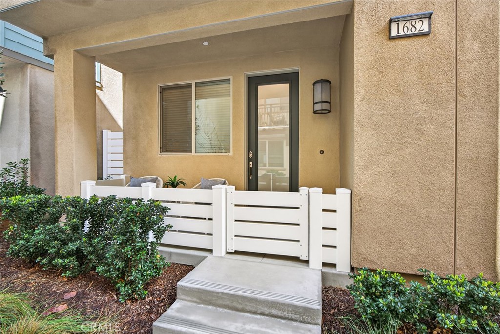 1682 W Lexington Lane