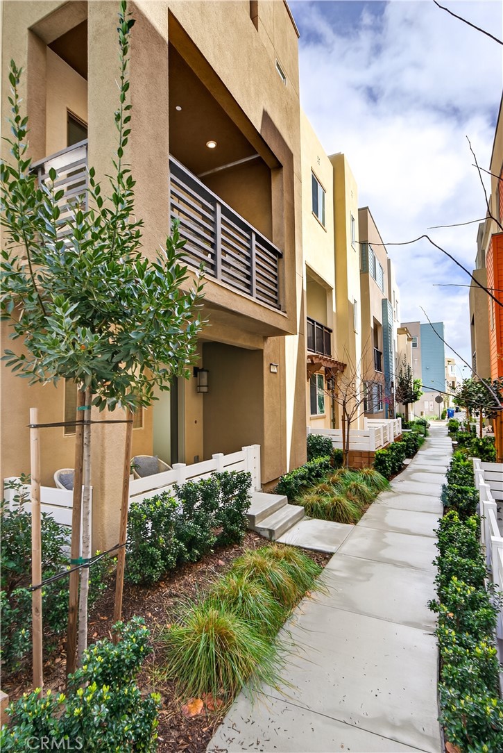 1682 W Lexington Lane