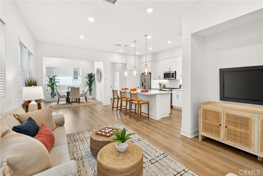 1682 W Lexington Lane