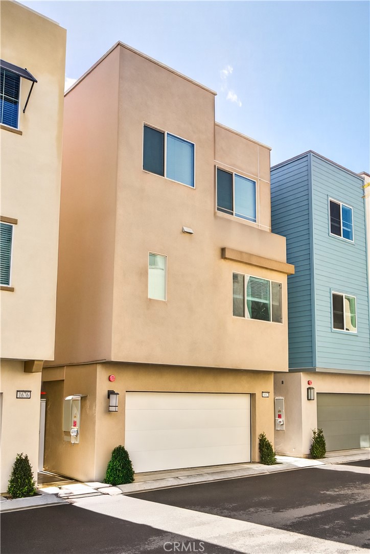 1682 W Lexington Lane