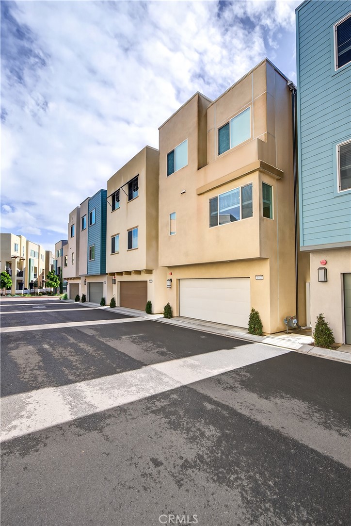 1682 W Lexington Lane