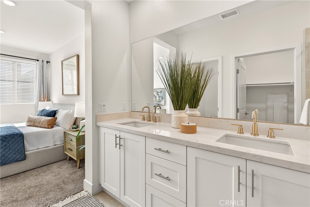 1682 W Lexington Lane