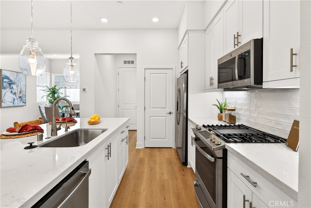 1682 W Lexington Lane