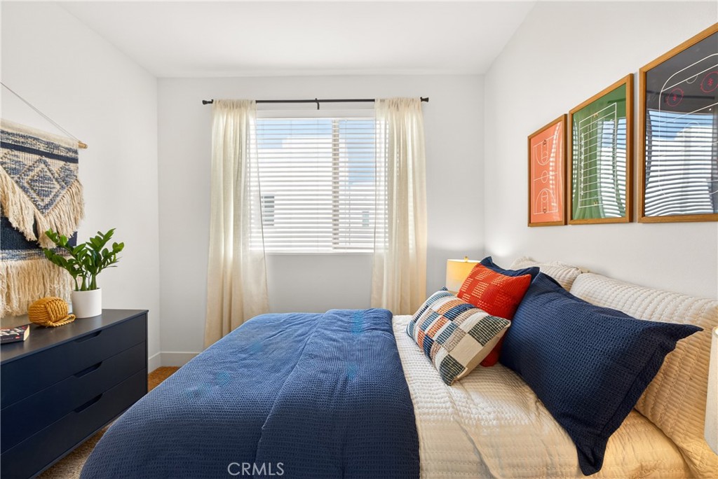 1682 W Lexington Lane