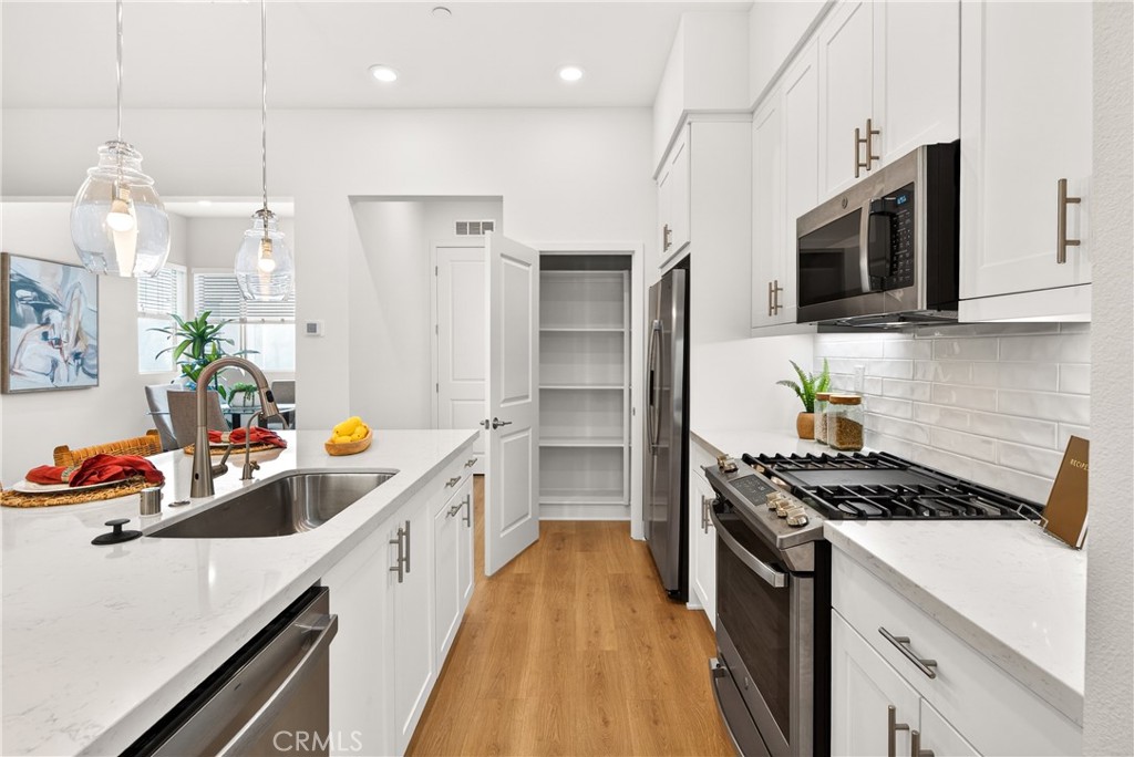 1682 W Lexington Lane