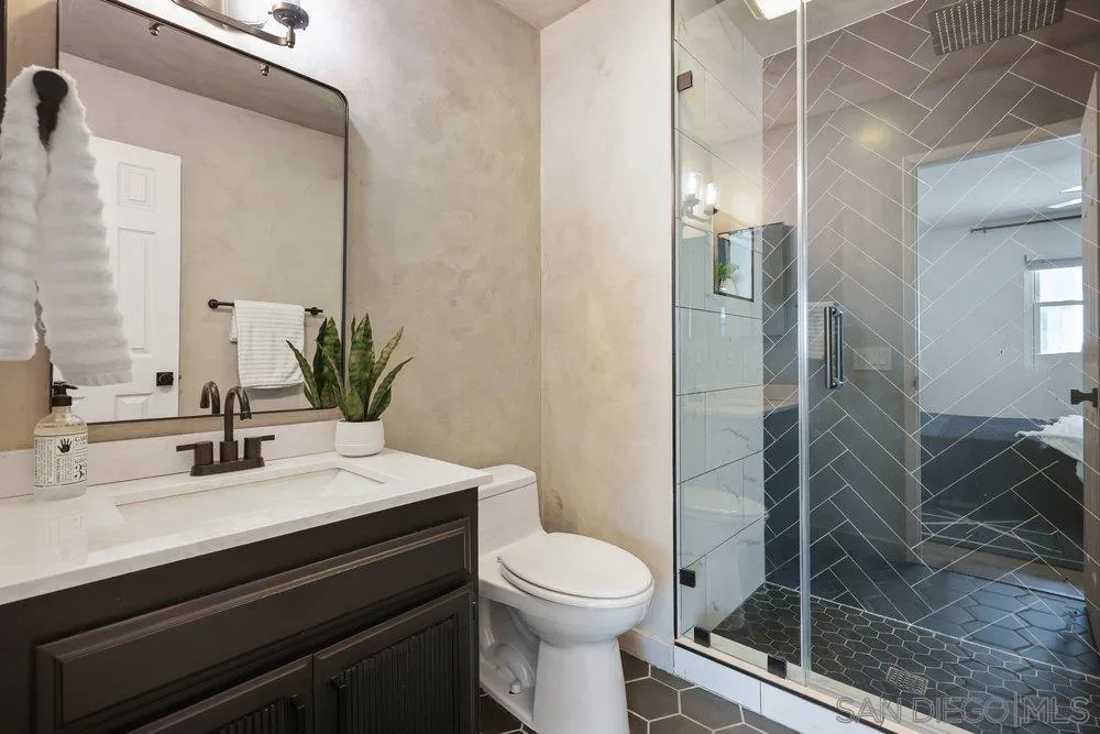 1009 Essex St. Unit 6