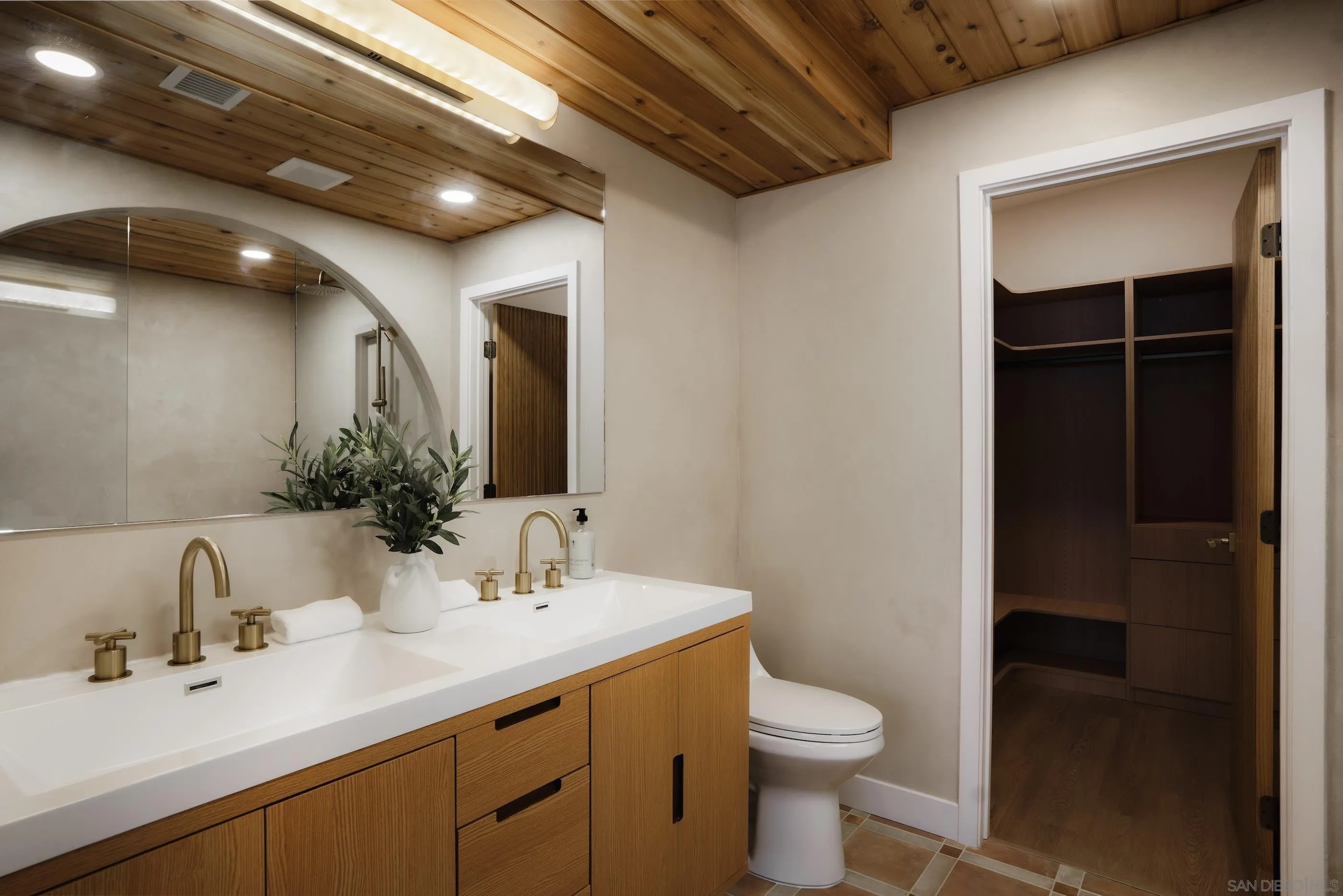 2806 Mission Village Dr