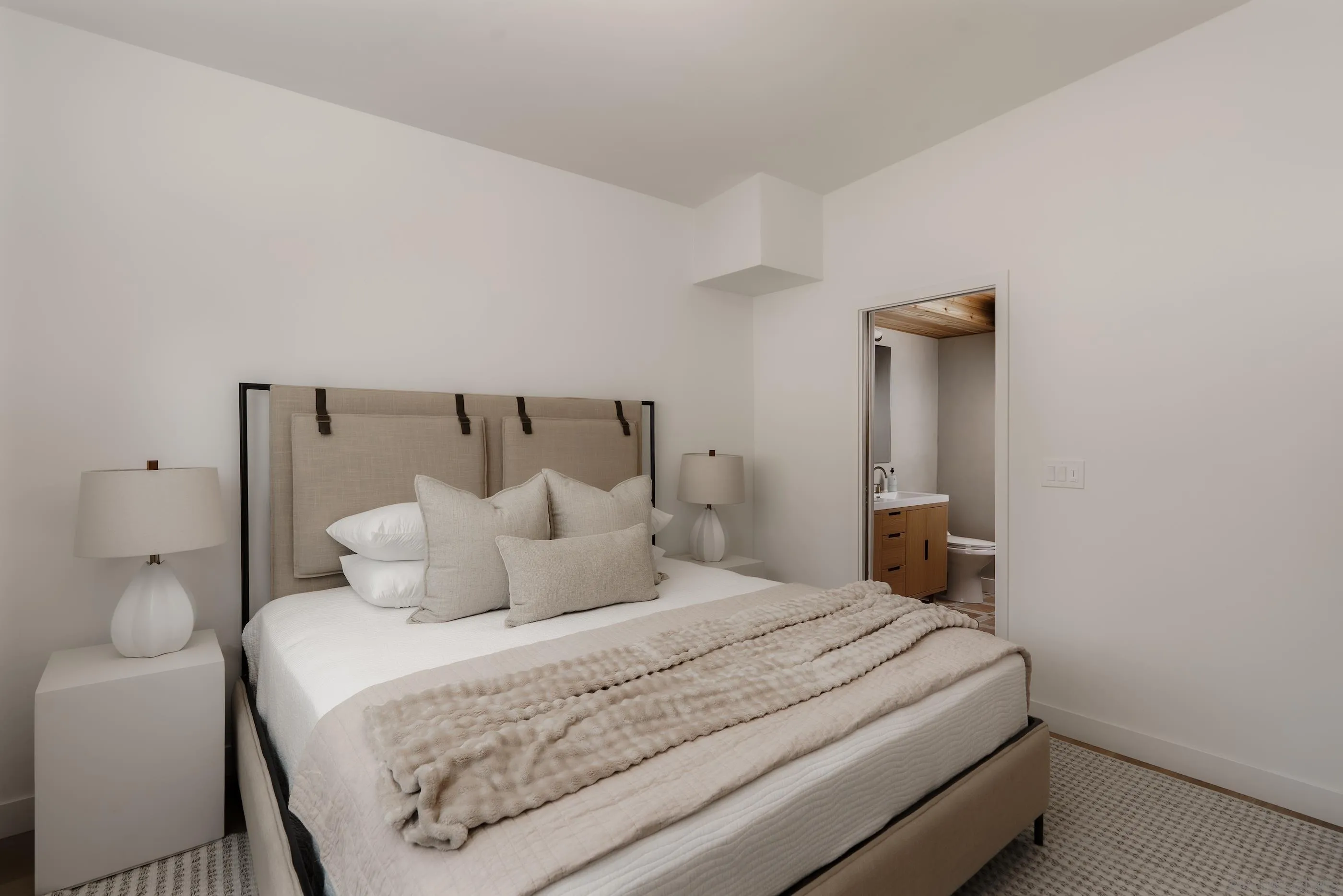 2806 Mission Village Dr